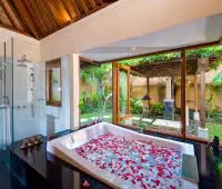 Villa Semarapura, Baño principal