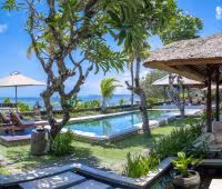 Villa Cemara, Piscina y océano