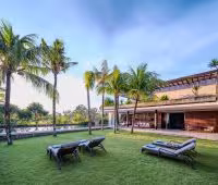 Villa Babadan, Piscine et jardin